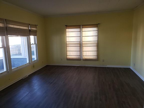 3rd image of 305 Park Ave