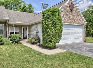 1702 Boxwood Ct, Dover, PA