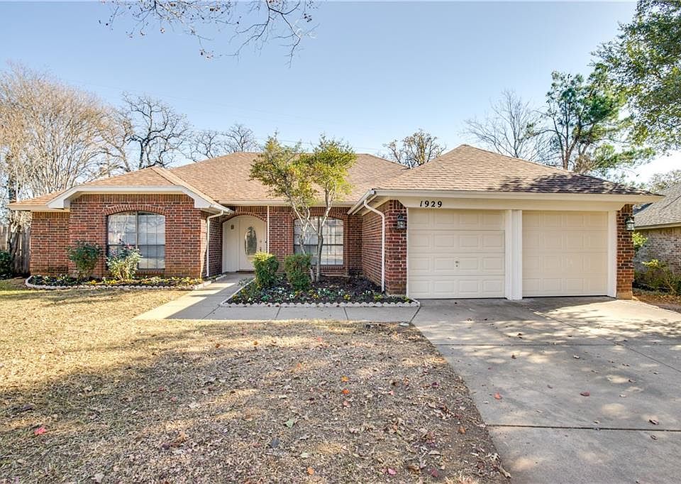1st image of 1929 Canterbury Cir