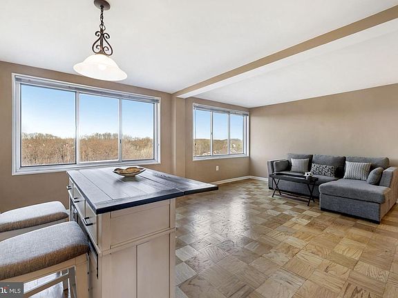 3rd image of 10201 Grosvenor Pl APT 1206