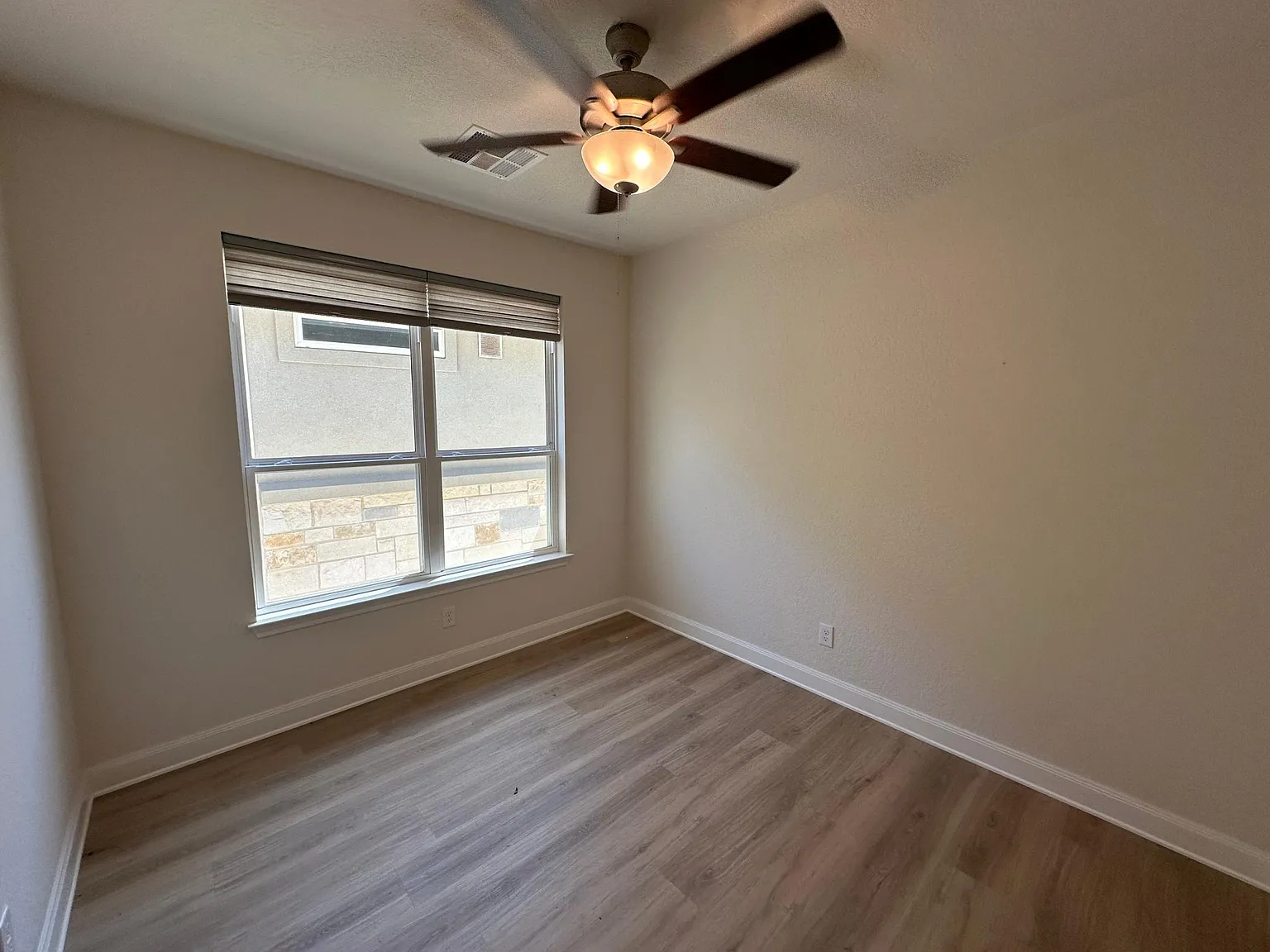 3 bed, 1519 sqft, $1,950 — Photo 4