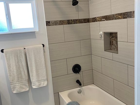 3rd image of 1045 De Garmo Dr