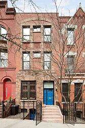125 Manhattan Avenue in Manhattan Valley