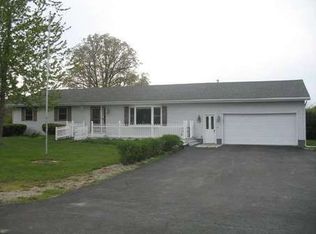 12200 Pear Tree Rd, Dewitt, IL 61735