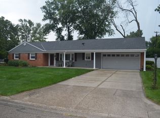 16 Edenhurst Dr, Centerville, OH 45458