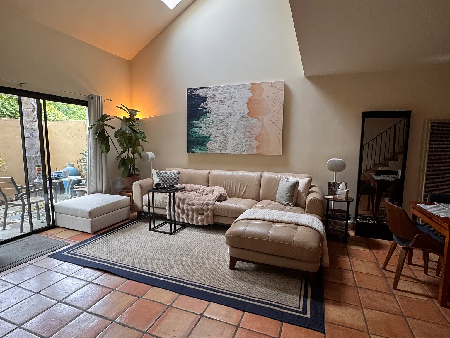 2 bed, 1047 sqft, $4,495 — Photo 1