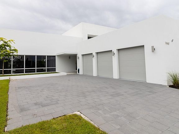 4th image of 16562 Botaniko Dr S