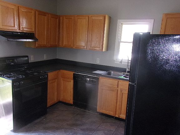 4th image of 810 W Mill St
