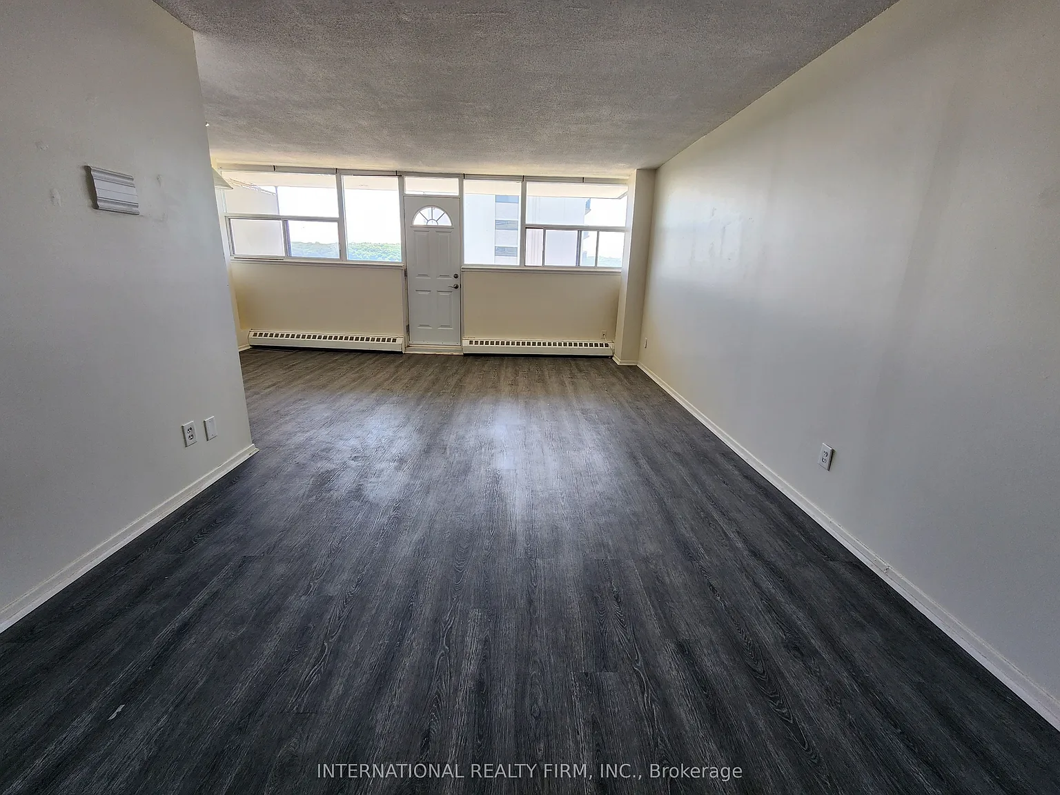2 bed, $2,050 — Photo 1