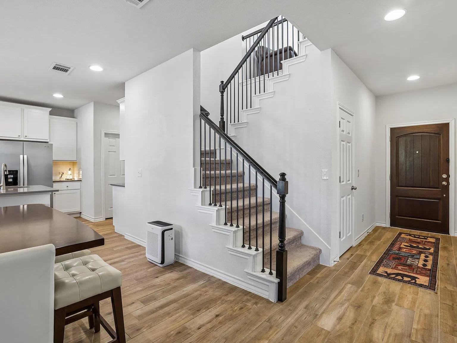 4 bed, 3.0 bath, 2320 sqft, $2,250 — Photo 3