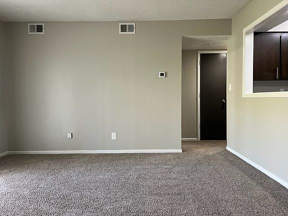 5th image of 431-433-435 N Bluegrass Dr #433-8
