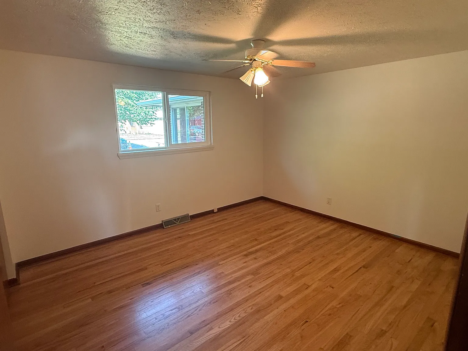 2 bed, 872 sqft, $1,750 — Photo 2