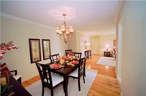 Stratford Apartments — Photo 19