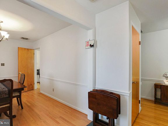 5th image of 84 N Edgewood Dr