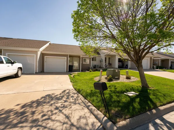 1109 Newfoundland Dr, Manhattan, KS 66503