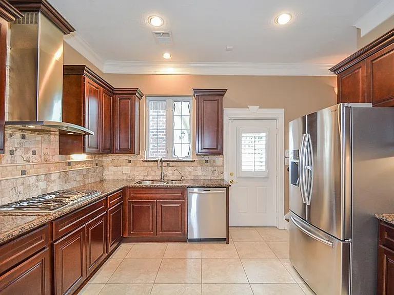 2326 Walnut Bend Ln — Photo 12