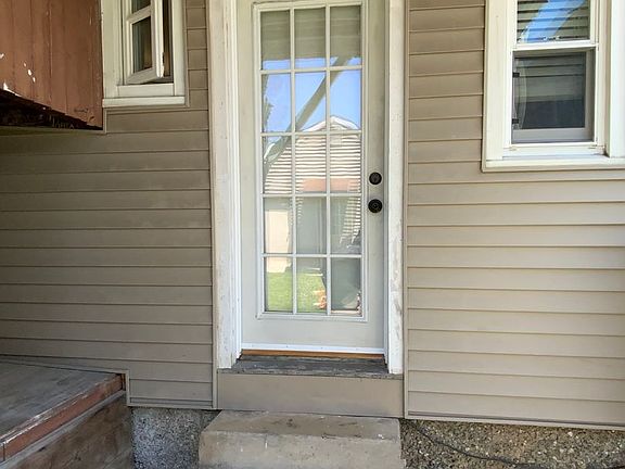 3rd image of 212 Cherry St