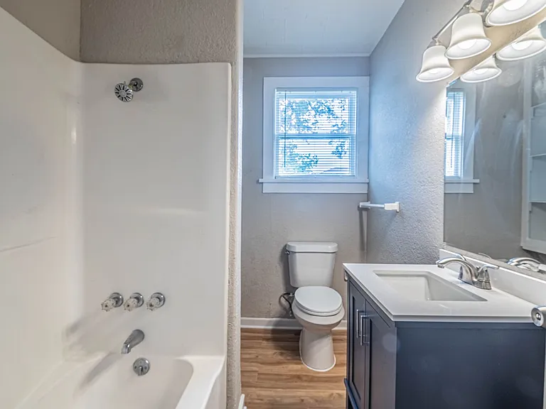203 Beatrice St — Photo 17
