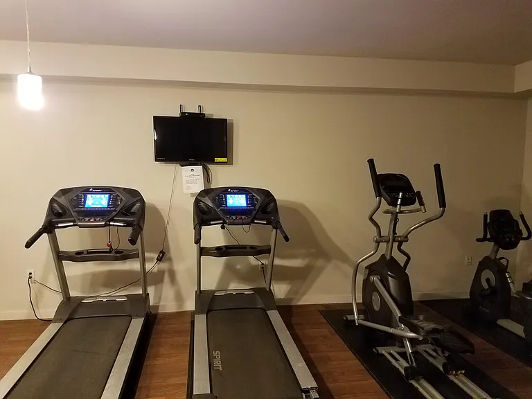 Emerald Ridge Apartments & Townhomes — Photo 41
