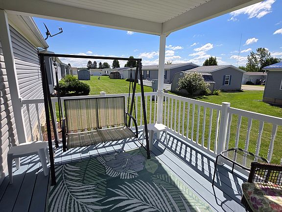 Exterior Image-4-Skyline Whispering Pines
