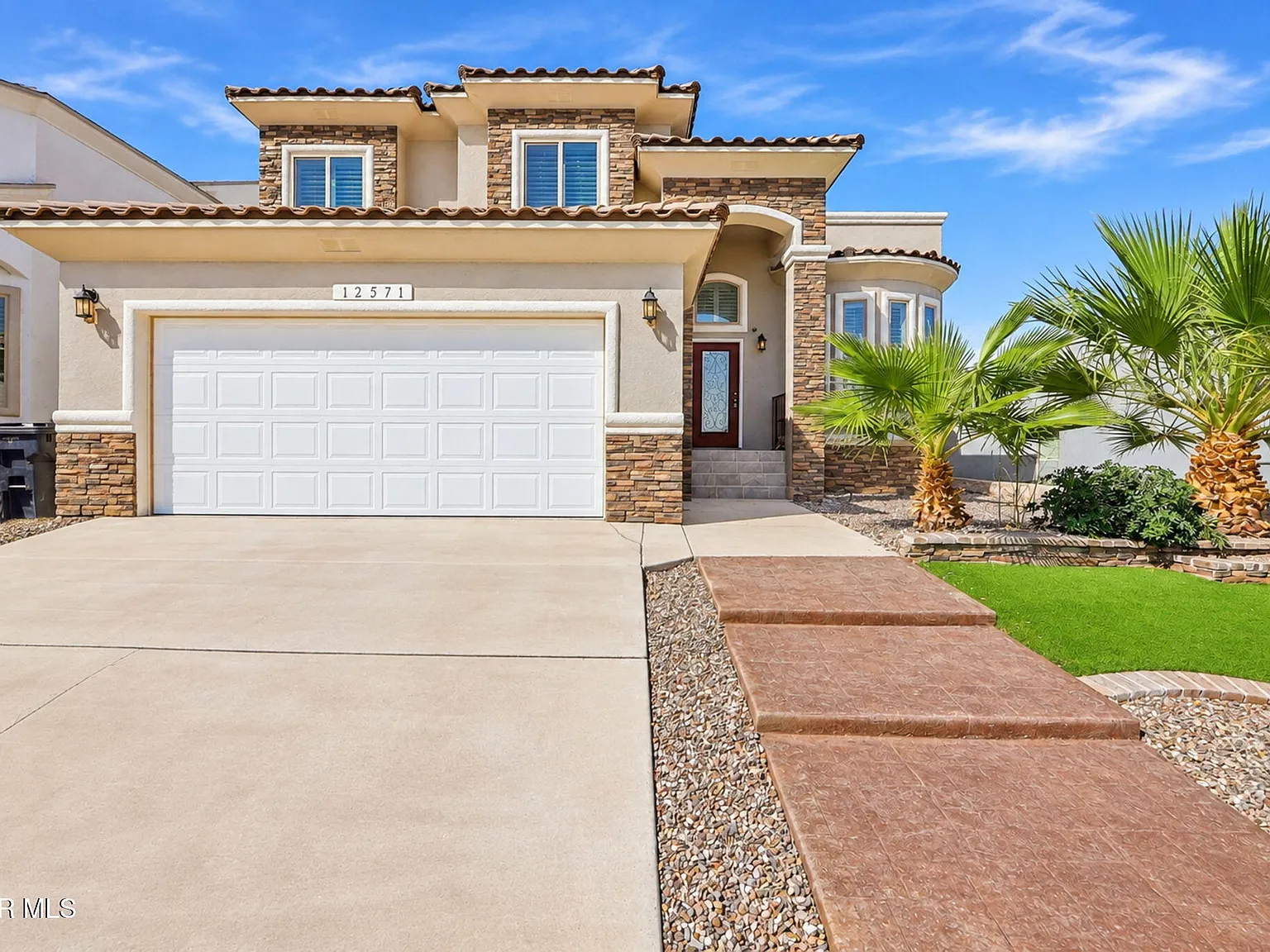 4 bed, 3.0 bath, 2373 sqft, $2,700 — Photo 1