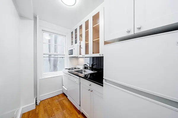 Rented by Douglas Elliman | media 11