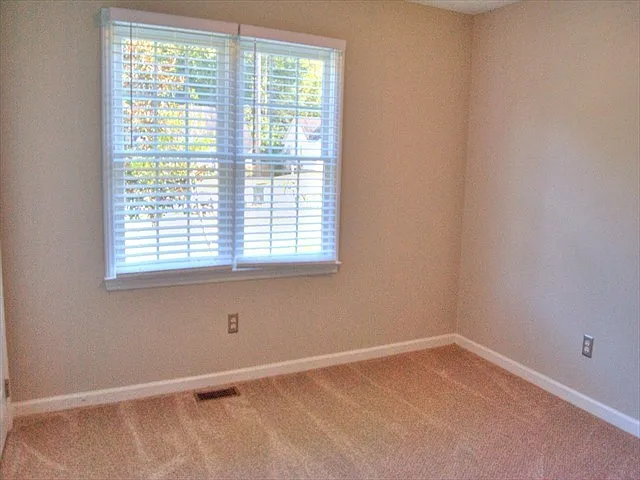 425 Johnson St — Photo 14