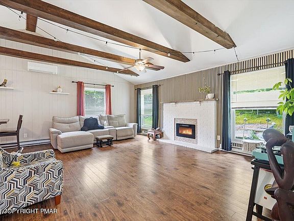 5th image of 109 Stuart Pl