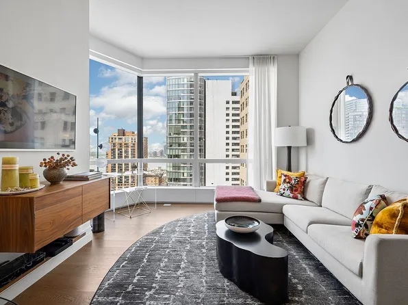 77 Greenwich St #21B, New York, NY 10006