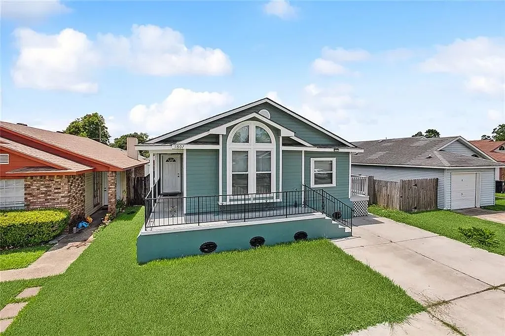 4 bed, 1250 sqft, $2,195 — Photo 3