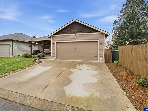 2nd image of 226 NW Sagan Loop