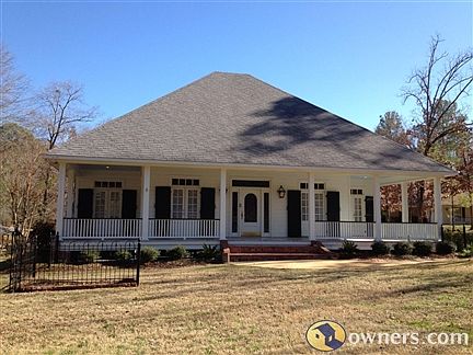 1st image of 2055 Woodlake Dr