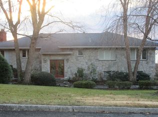 30 Country Club Ln, Briarcliff Manor, NY