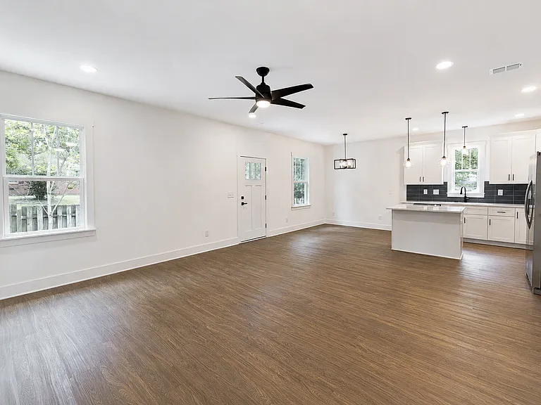 216 E Phifer St — Photo 9