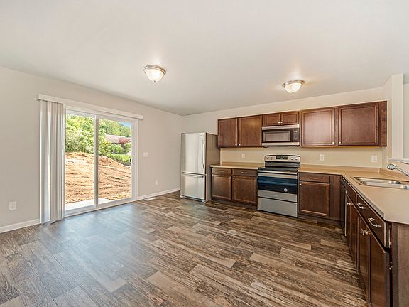 3rd image of 236 Depot Cir