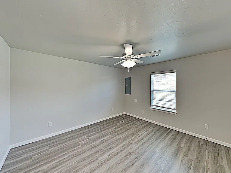 11204 Howard Dr — Photo 10