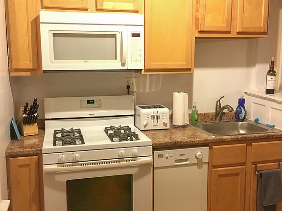 2nd image of 1400 N Honore St #1404-01