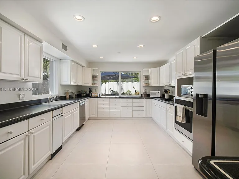 324 Caribbean Rd — Photo 7