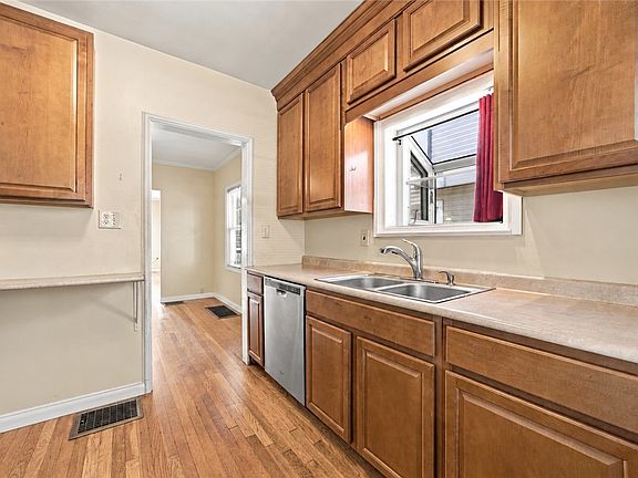 5th image of 443 Triangle Ave