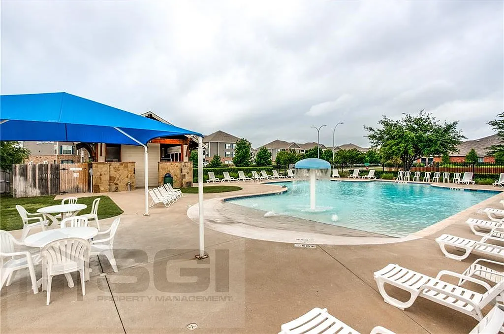 Stunning 4 Bedroom Home Ready For Move In! — Photo 3