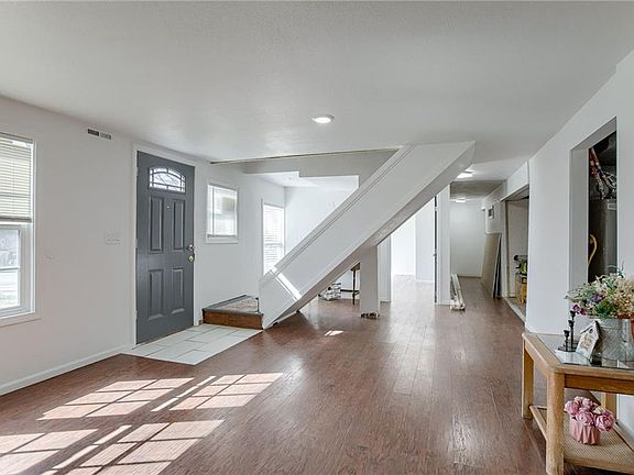 5th image of 2212 Lathrop Ave