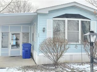 335 Applewood Dr, Lockport, NY 14094