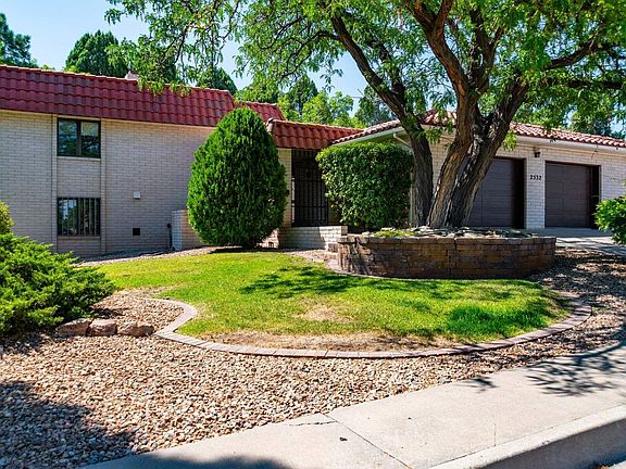 3rd image of 2532 Harold Pl NE