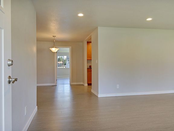 5th image of 13825 6th Ave E