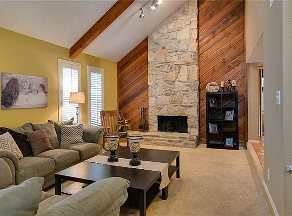 3rd image of 1651 Kemble Ct