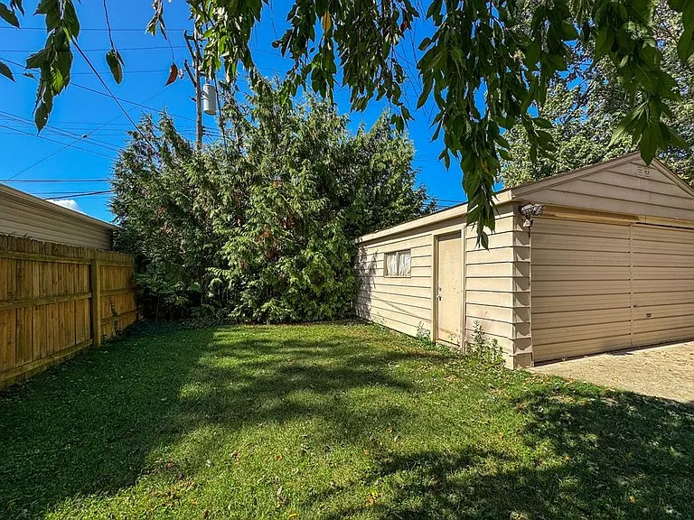 3311 Ellwood Ave — Photo 16