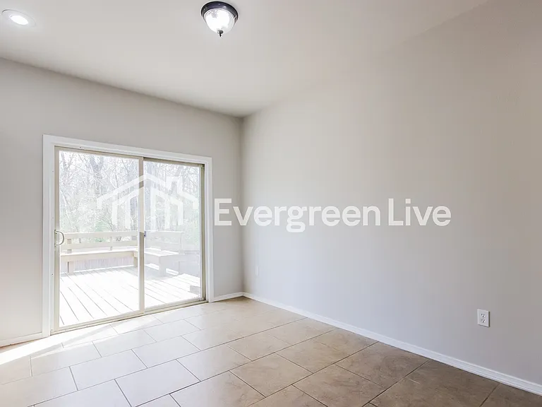 252 S Tamarind Cv — Photo 3