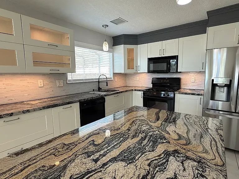 3385 W Agate Ave — Photo 5