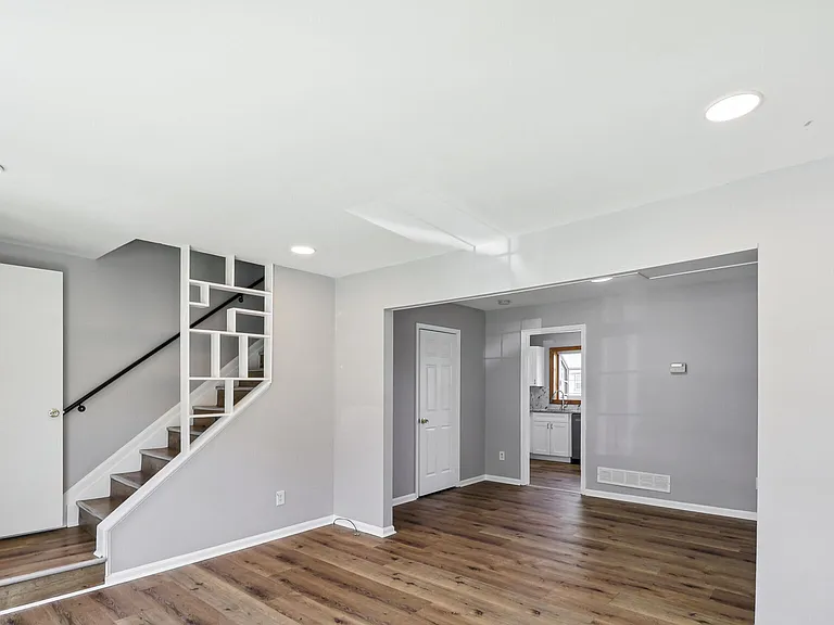 5448 Princess Dr — Photo 15