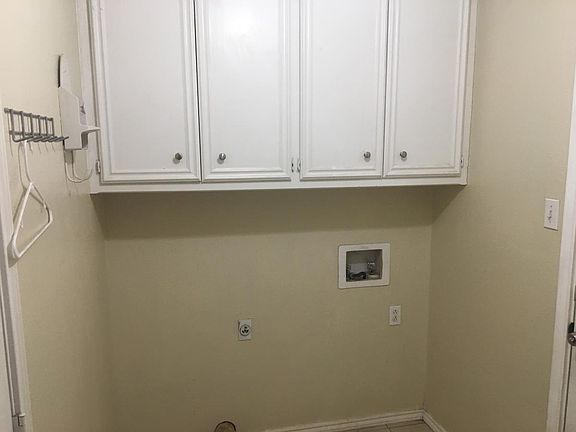 2nd image of 4646 Erskine St